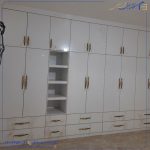 کمد از جنس بدنه ام دی اف و ردیه کار هایگلاس