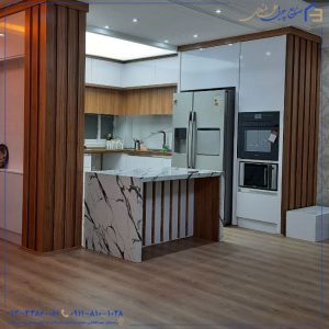 کابینت هایگلاس سفید و چوبی