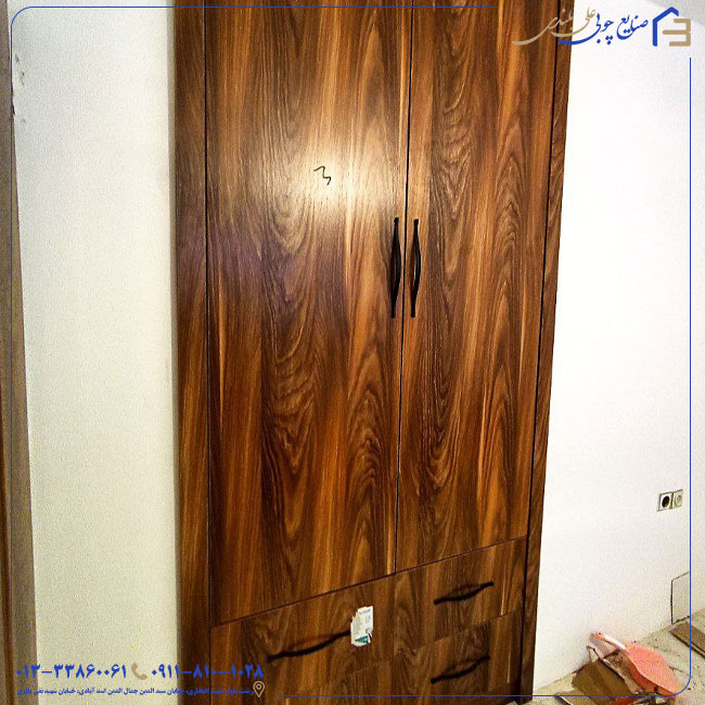 ساخت و نصب کمد دیواری رنگ چوب؛ زیبایی کلاسیک در دکوراسیون خانه شما