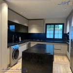 ساخت کمد و کابینت هایگلاس طوسی با پوشش شیشه