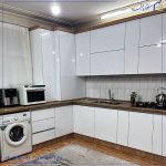 کابینت سفید و قهوه ای: انتخاب ایدهآل برای دکوراسیون آشپزخانه