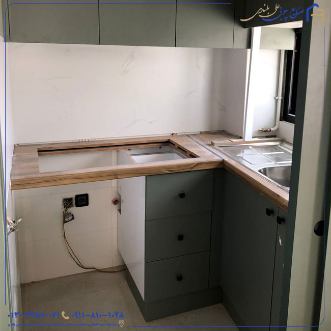 کابینت سبز لاجوردی لاکچری برای آشپزخانه کوچک؛ انتخاب شیک و مدرن ۲۰۲۶